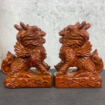 Par Kirin figūra od ebenovog drveta – drvene skulpture Kirina za dom, Feng Shui dekoracija i dar za useljenje