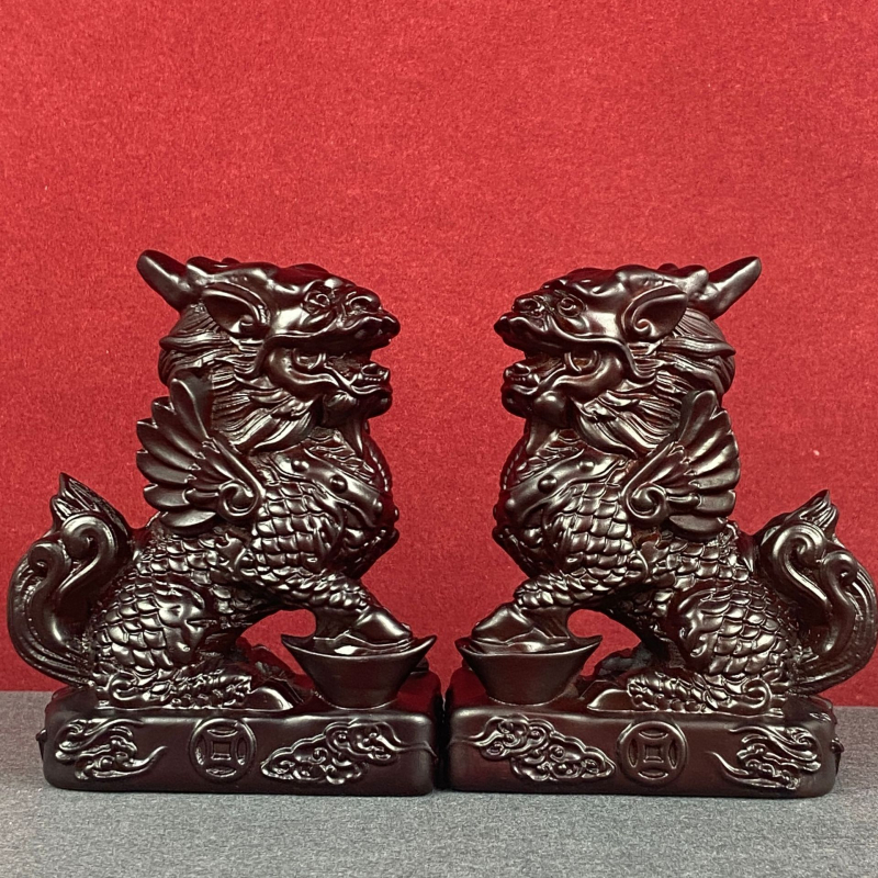 Par Kirin figūra od ebenovog drveta – drvene skulpture Kirina za dom, Feng Shui dekoracija i dar za useljenje