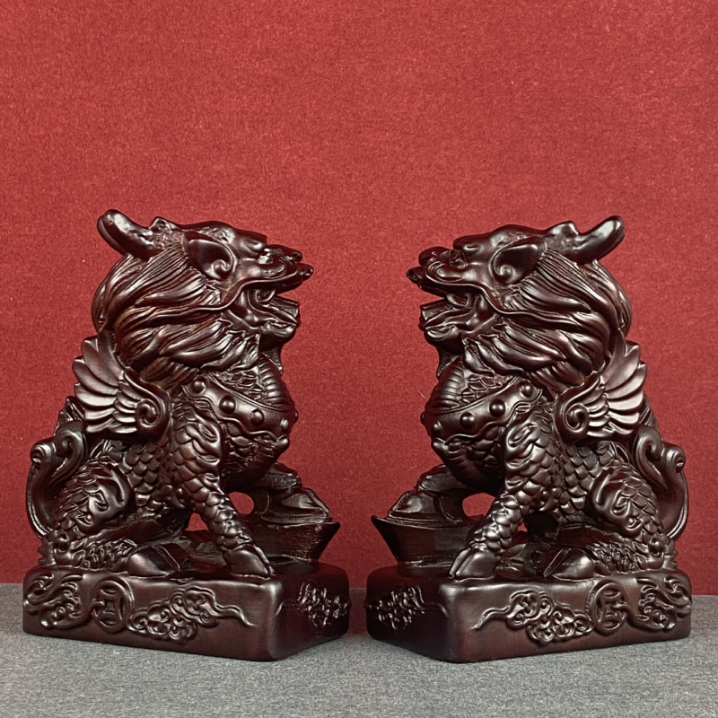 Par Kirin figūra od ebenovog drveta – drvene skulpture Kirina za dom, Feng Shui dekoracija i dar za useljenje