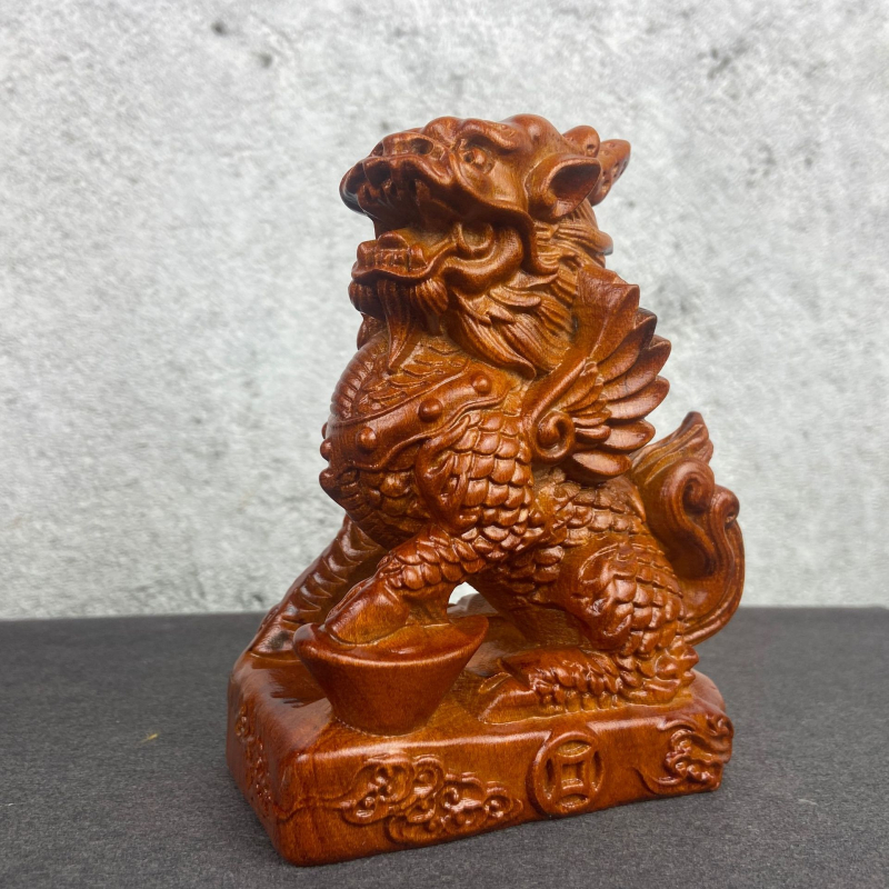 Par Kirin figūra od ebenovog drveta – drvene skulpture Kirina za dom, Feng Shui dekoracija i dar za useljenje