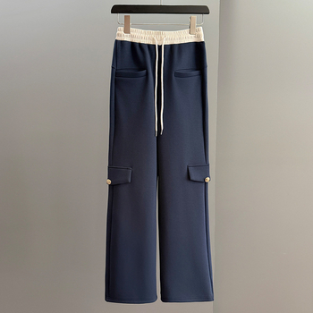 Дамски есенен спортен костюм: модерен тясно прилепнал пуловер с висока яка и патчворк детайли, широки панталони, две части