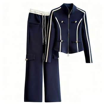 Дамски есенен спортен костюм: модерен тясно прилепнал пуловер с висока яка и патчворк детайли, широки панталони, две части