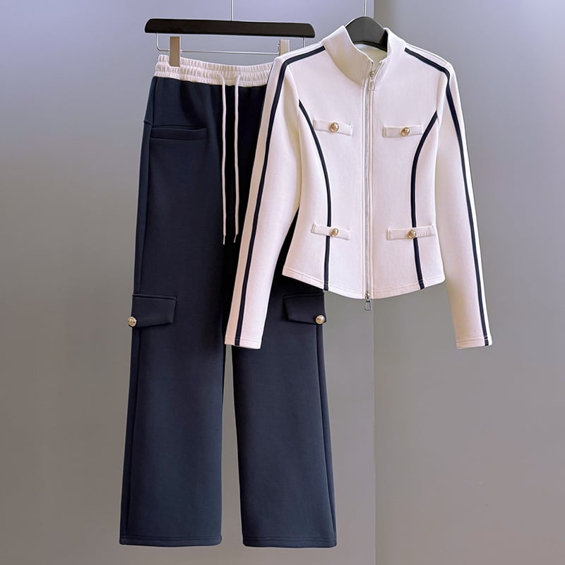 Дамски есенен спортен костюм: модерен тясно прилепнал пуловер с висока яка и патчворк детайли, широки панталони, две части