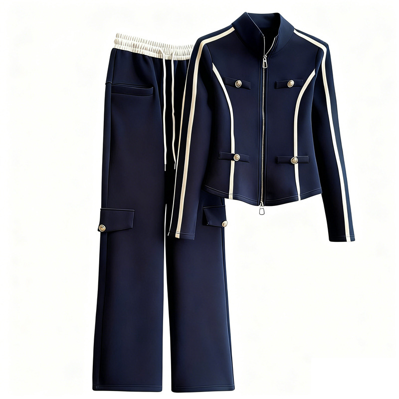 Дамски есенен спортен костюм: модерен тясно прилепнал пуловер с висока яка и патчворк детайли, широки панталони, две части