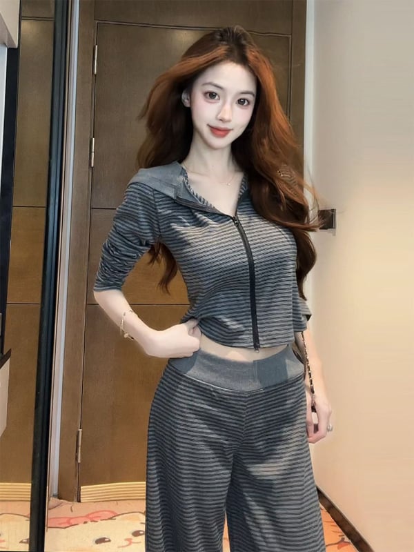 Ретро райета, качулка с двупосочен цип, дамски спортен комплект от две части: горнище с качулка и панталони с микро клеш.