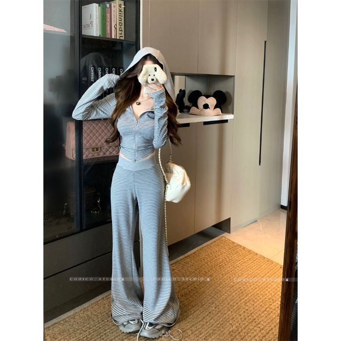 Ретро райета, качулка с двупосочен цип, дамски спортен комплект от две части: горнище с качулка и панталони с микро клеш.