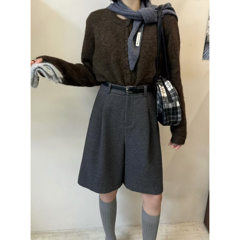 Ženske vunene capri hlače, visokim strukom, slobodniji kroj, capri dužina, jesenska zimska casual moda