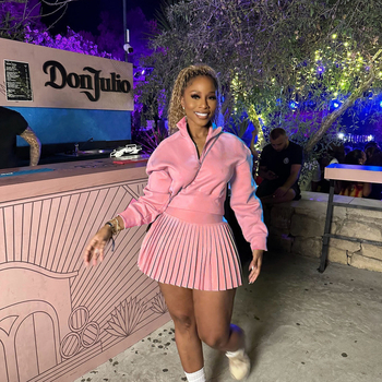 Свеж и сладък дамски комплект с дълъг ръкав суитшърт и плисирана мини пола с висока талия