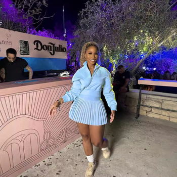 Свеж и сладък дамски комплект с дълъг ръкав суитшърт и плисирана мини пола с висока талия