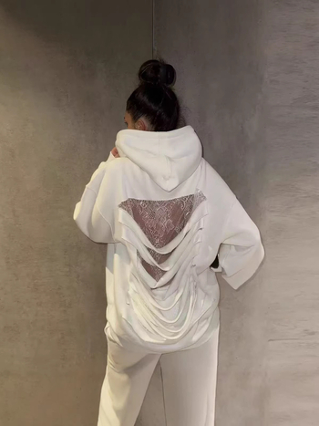 Ženski fleece hoodie s rasparenim čipkastim prozirnim panelima i patchworkom, dugi rukavi, casual streetwear, hip-hop stil