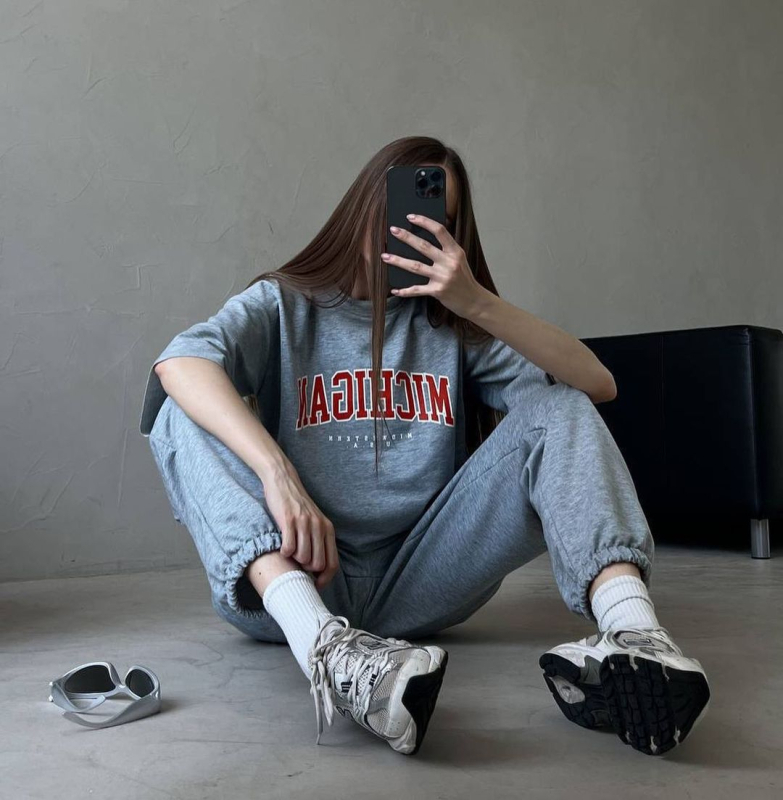 Дамски летен двучастков комплект с отпечатан къс ръкав суитшърт и дълги панталони, лято 2024