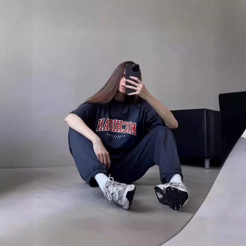 Дамски летен двучастков комплект с отпечатан къс ръкав суитшърт и дълги панталони, лято 2024