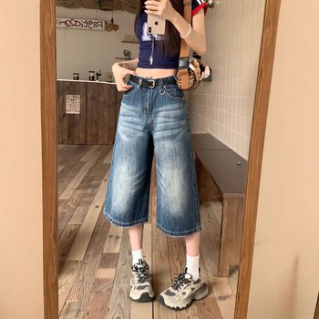 Ženske džins capri kratke hlače u američkom retro stilu, opuštena silueta, oprani izgled, ljeto, gradski street style sa širokom siluetom