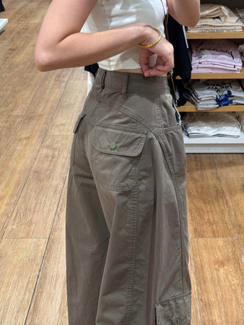 Ženske hlače od denima s širokim krojem, cargo stil, ležerna silueta