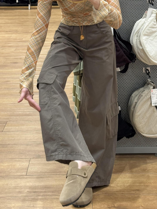 Ženske hlače od denima s širokim krojem, cargo stil, ležerna silueta
