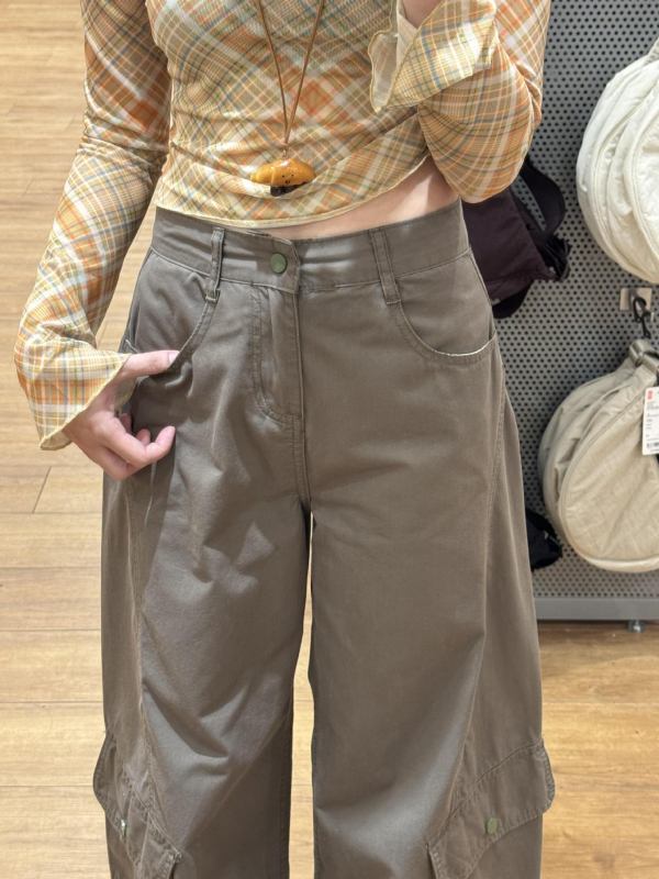 Ženske hlače od denima s širokim krojem, cargo stil, ležerna silueta