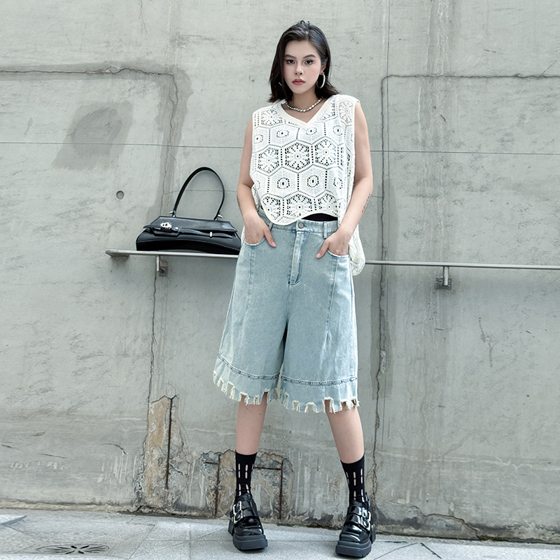 Ženske denim capri hlače s visokim strukom, retro street hipster stil, ljeto 2025