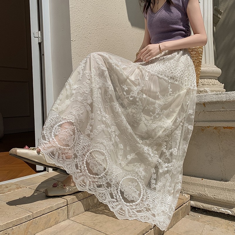 Duga suknja od čipkane mreže, visokim strukom, A-linije, ljetna, lagana i elegantna