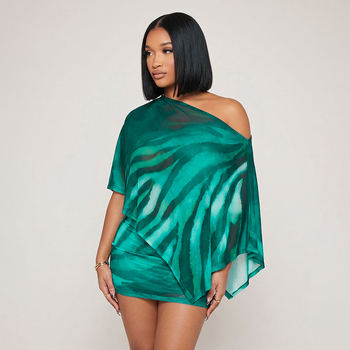 D25ST507 Женски зимен комплект от две части: горнище с шал и молив-пола с принт на лапи