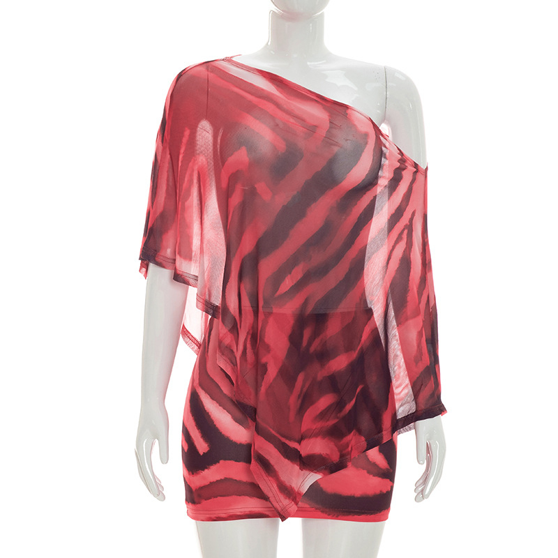 D25ST507 Женски зимен комплект от две части: горнище с шал и молив-пола с принт на лапи