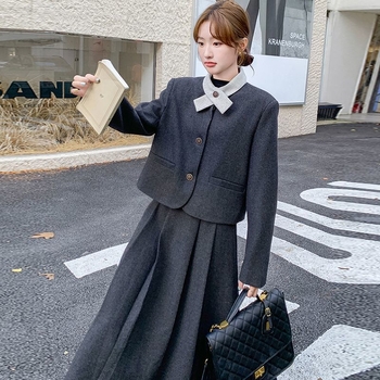 Дамски двукомпонентен костюм с пола от вълнен твид — късо сако и пола