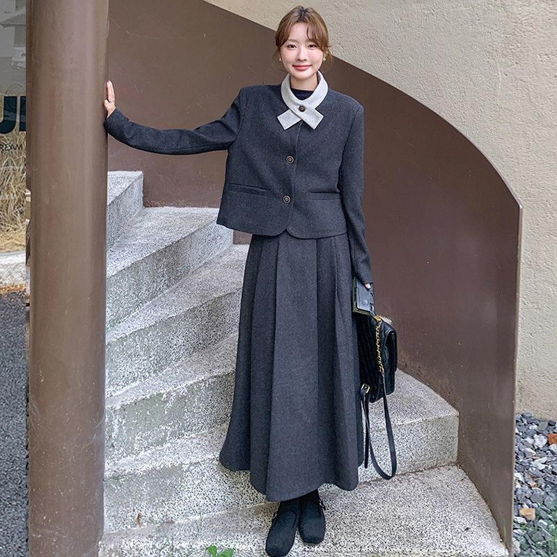 Дамски двукомпонентен костюм с пола от вълнен твид — късо сако и пола