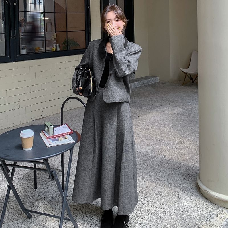 Дамски двукомпонентен костюм с пола от вълнен твид — късо сако и пола