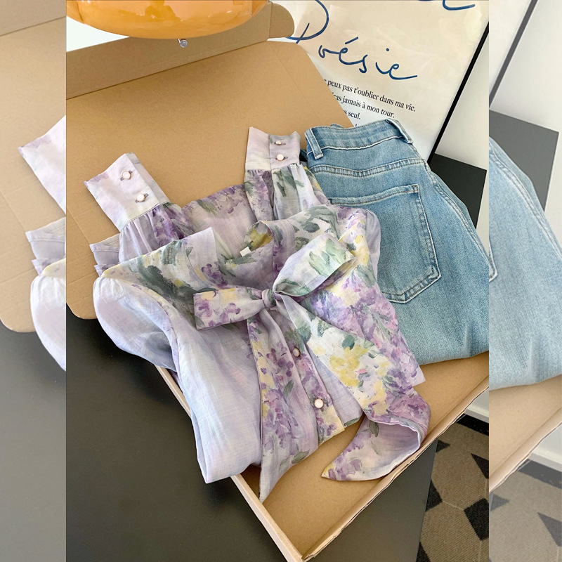 Vintage ljubičasta bluza s mašnicom – cvjetni uzorak, vintage stil, elegantna, casual, svestrana, plus size, dugi rukav, vizualno sužava siluetu
