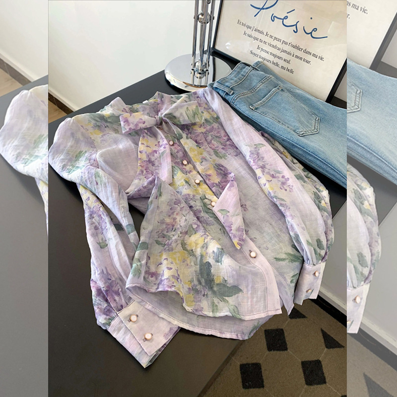 Vintage ljubičasta bluza s mašnicom – cvjetni uzorak, vintage stil, elegantna, casual, svestrana, plus size, dugi rukav, vizualno sužava siluetu