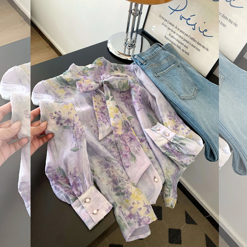 Vintage ljubičasta bluza s mašnicom – cvjetni uzorak, vintage stil, elegantna, casual, svestrana, plus size, dugi rukav, vizualno sužava siluetu