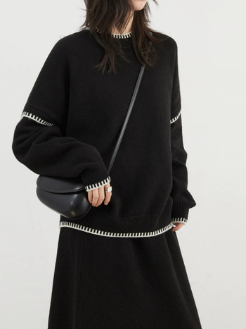 Зимен комплект: пуловер с кръгло деколте и пола от плетиво в небрежен стил, контрастни цветове