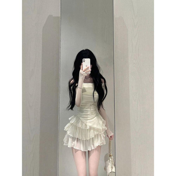 Елегантен комплект: топ с открити рамене и многопластова пола, лято 2024