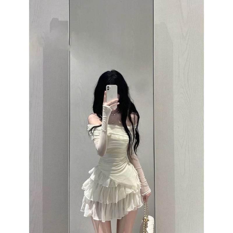 Елегантен комплект: топ с открити рамене и многопластова пола, лято 2024