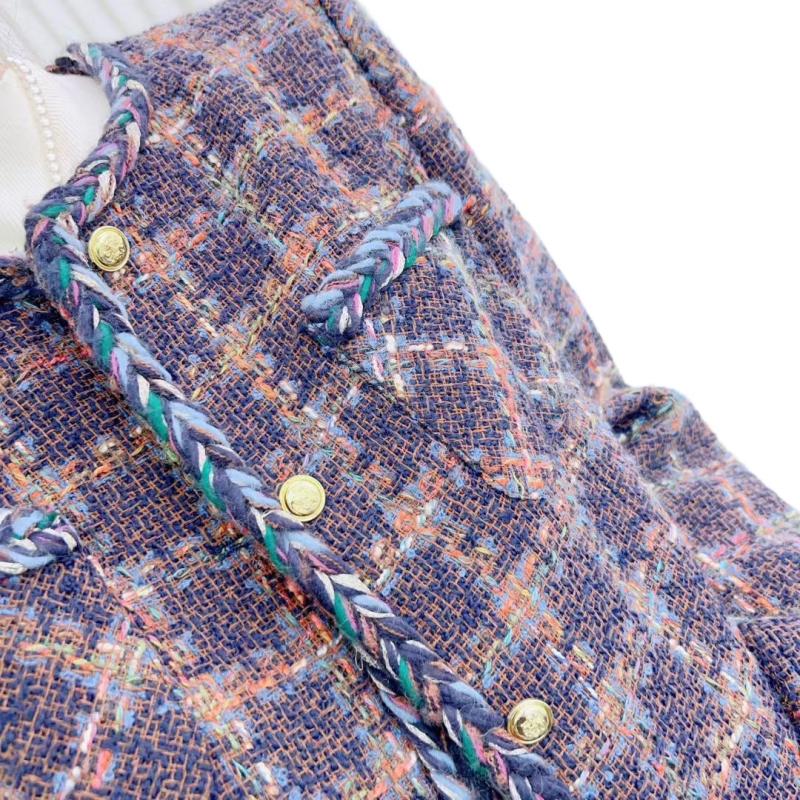 Двукомпонентен костюм: сако и пола, стил светска дама, вдъхновен от Chanel, есен-зима 2025