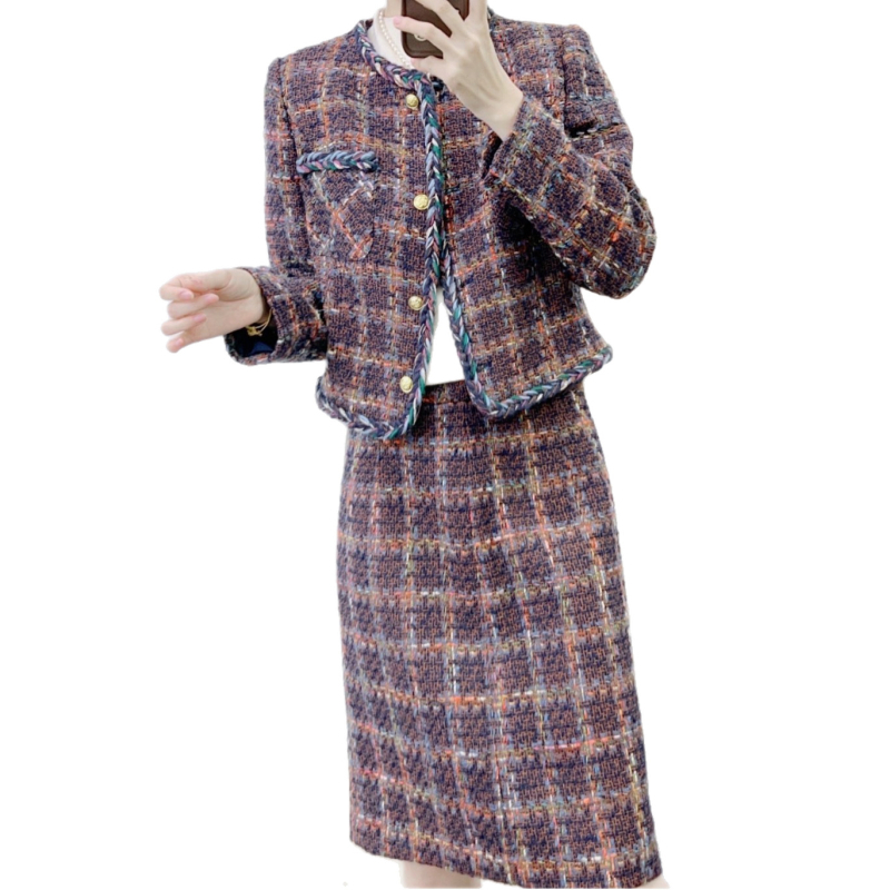 Двукомпонентен костюм: сако и пола, стил светска дама, вдъхновен от Chanel, есен-зима 2025