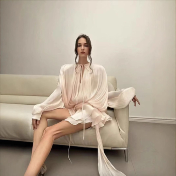 Френски стил елегантна рокля с подчертана талия и разкроена долна част, пролет 2025 нов модел