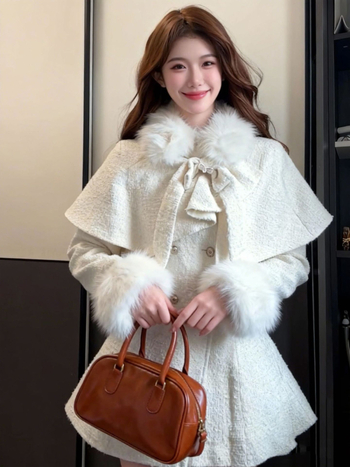 Женски зимен костюм: рокля с пелерина в стил лайт лукс, панделка и пухена яка, подчертана талия, комплект от две части