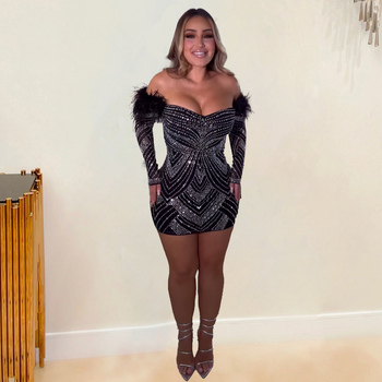 K2887 Ženska bodycon haljina s kristalima i perjem, bez naramenica, elastična