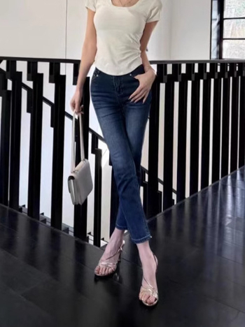 Ženske traperice ravnog kroja, visokim pojasom, denim, retro stil