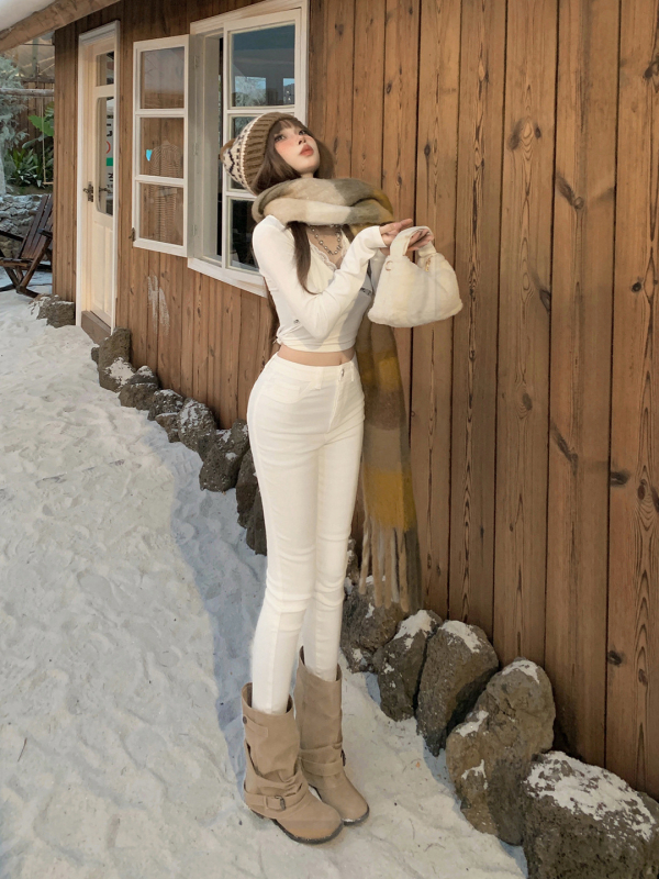 Bijele skinny hlače s visokim strukom za žene, zimski stil s čizmama, uski kroj