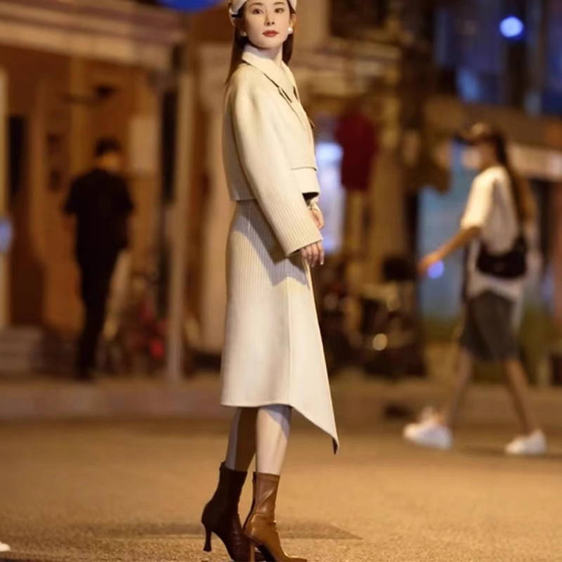 Jesen 2024: francusko-europski stil, elegantna ženska suknja i dvodijelni set, color-block uzorak, midi duljina, poliester
