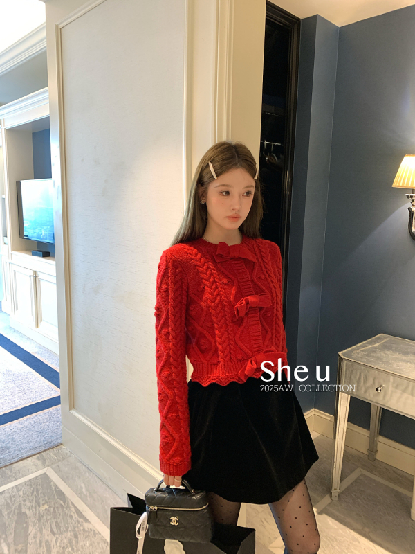 She U velvet A-linija suknja s detaljem cvjetnog pupoljka, jednobojna, zima 2025