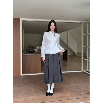 Elegantni vuneni kostim sa suknjom i čipkom za jesen i zimu