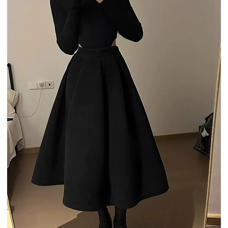 Crna midi suknja s visokim strukom, A-linija, Hepburn stil, pahuljasta silueta nalik kišobranu