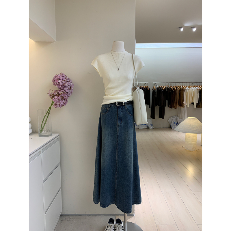 Duga A-linijska suknja od pamuka denim, visokim pojasom, retro pranjem
