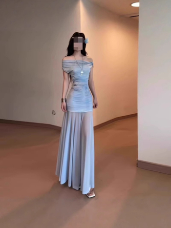 Plava mrežasta haljina s jednim ramenom, ljetni odmor uz obalu mora, elegantan uski kroj, duga haljina s siluetom sirene