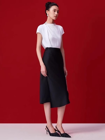 Crna ženska suknja s visokim strukom, A‑linija, midi duljina, elegantan uredski stil