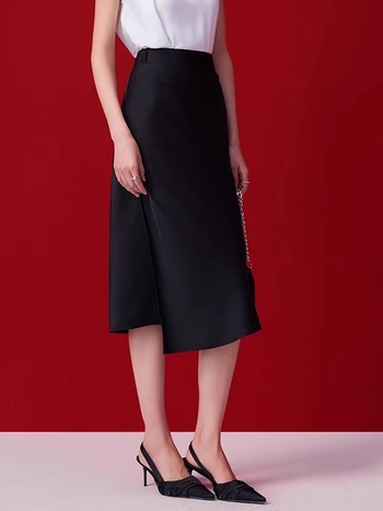 Crna ženska suknja s visokim strukom, A‑linija, midi duljina, elegantan uredski stil
