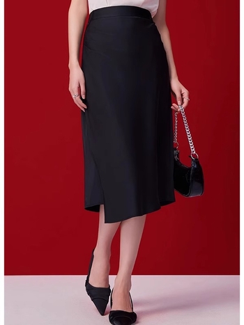 Crna ženska suknja s visokim strukom, A‑linija, midi duljina, elegantan uredski stil