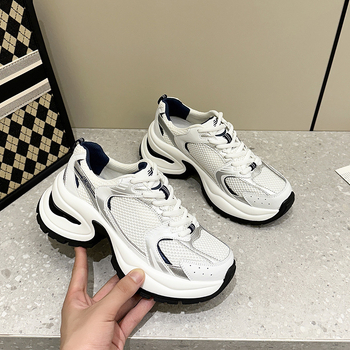 2024 Ženske bijele tenisice s debelim potplatom i skrivenim povećanjem visine – Dad Shoes stil